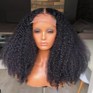 Caractéristique de la perruque sur la photo: Matière: virgin human hair Style: Kinky curly Lace: 13×4 Couleur: Naturelle – noir Densité: 200% Longueur: 20”