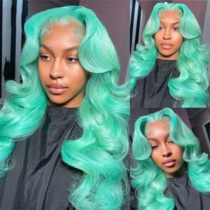 Caractéristique de la perruque sur la photo: Matière: virgin human hair Style: Body wave Longueur: 30” Couleur: Vert clair Lace: 13×4 Densité: 250%